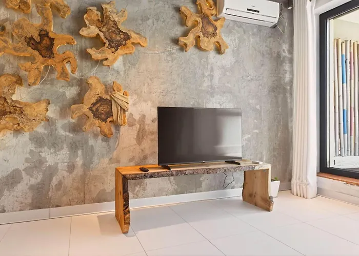 Design Lux Wisdom In Bamboo Garden,no Shoes Allowed Inside Apartment