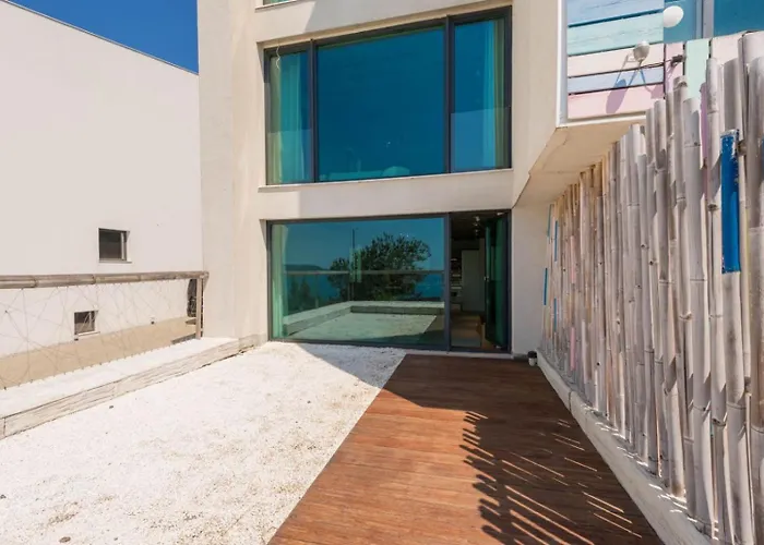 Design Lux Wisdom In Bamboo Garden,no Shoes Allowed Inside Apartment